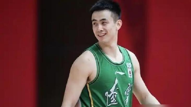 弗格拿完总决赛MVP，辽宁嫌他240万美元太贵不续约。他降薪一半去了上海，回头一场球砍32分，赢了辽