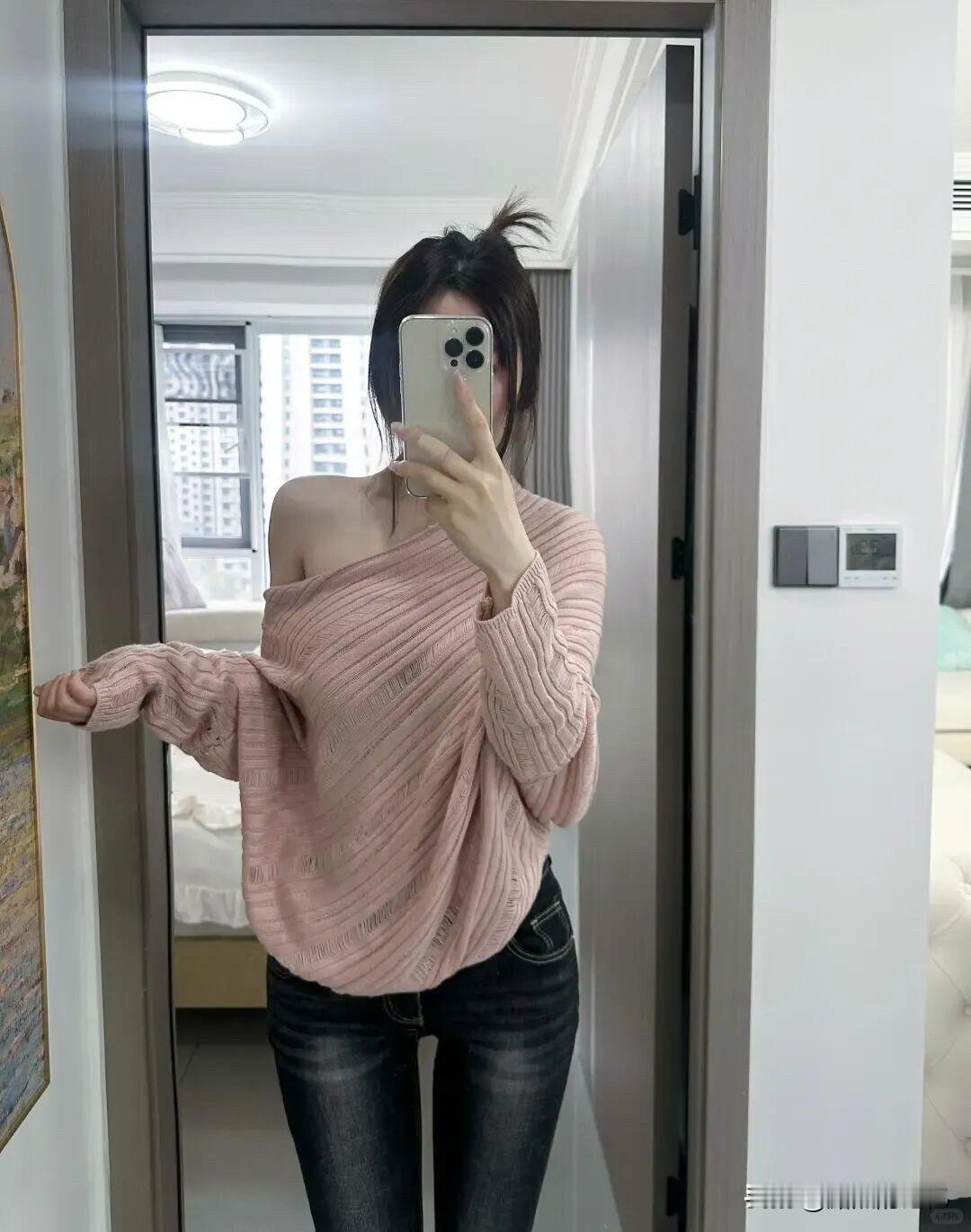 牛仔裤简直把身材曲线勾勒得明明白白！[比心][比心][比心]性感修身牛仔裤