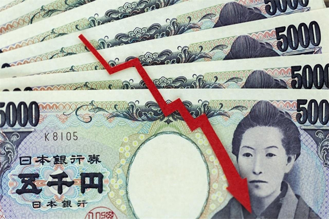 刚和一位在华尔街对冲基金干了十年的老交易员通完电话，他嗓子都是哑的：“昨晚市场全