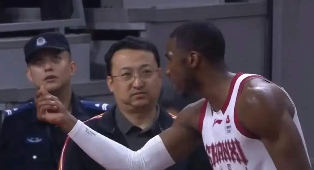 迪亚洛的能力是毋庸置疑的，只打了14分钟就能得到23分，末节险些凭借一己之力带队