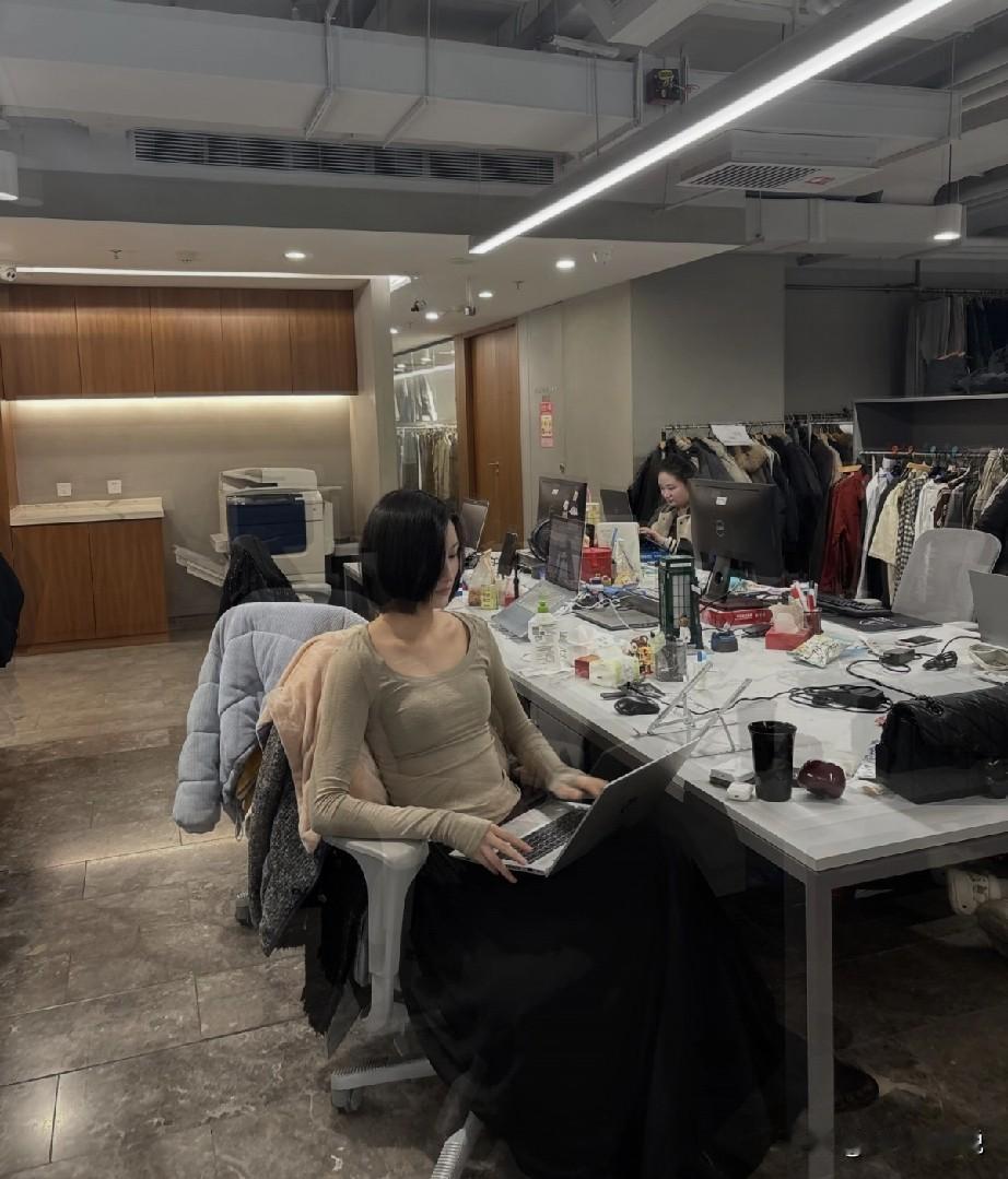 公司准备从湖州当地招个月薪50k起步的生产副总，考虑到线上沟通没有线下沟通的效果