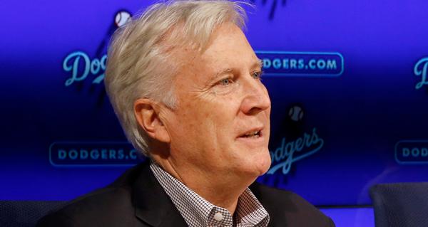 NBA董事会已正式批准洛杉矶湖人队将控股权出售给马克·沃尔特的交易。NBA在声