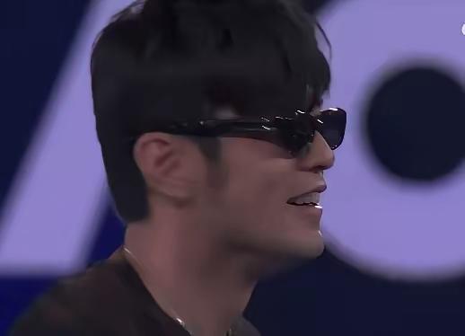 今天娱乐圈最尴尬的事，来自周杰伦。周杰伦参加澳网的“一球制胜赛”，奖金非常高