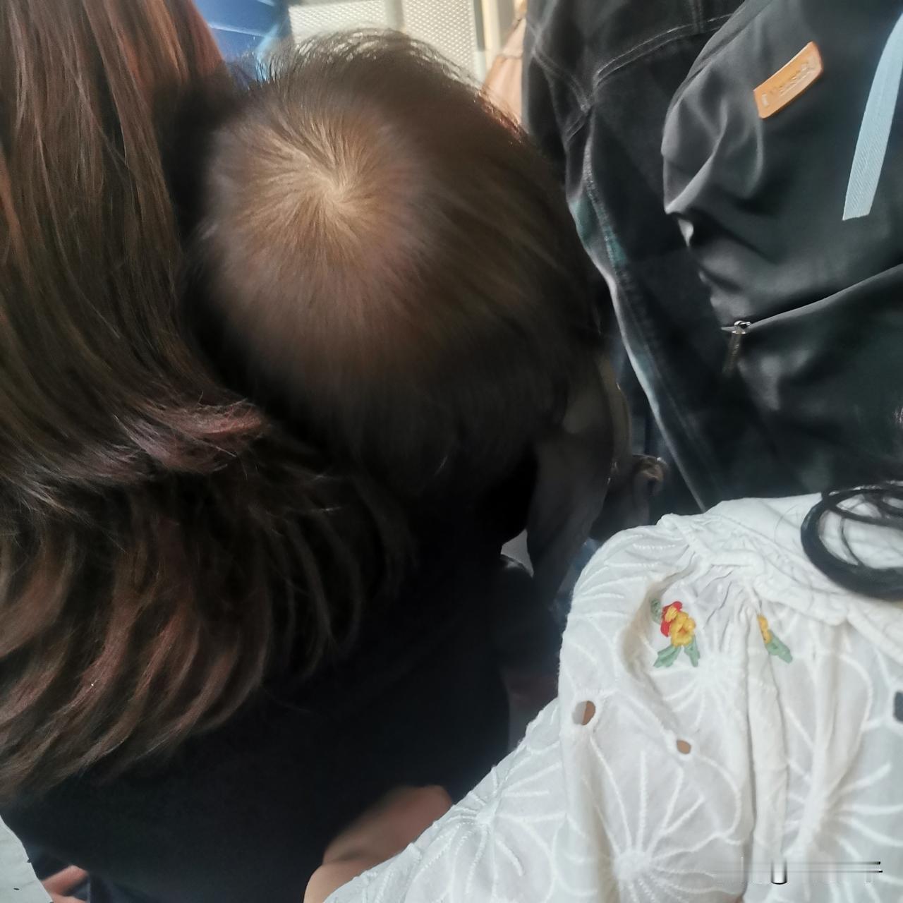 节日来临，来大连的人已经增多了！这些天，早上和晚上下班，我看到我乘坐公交车的