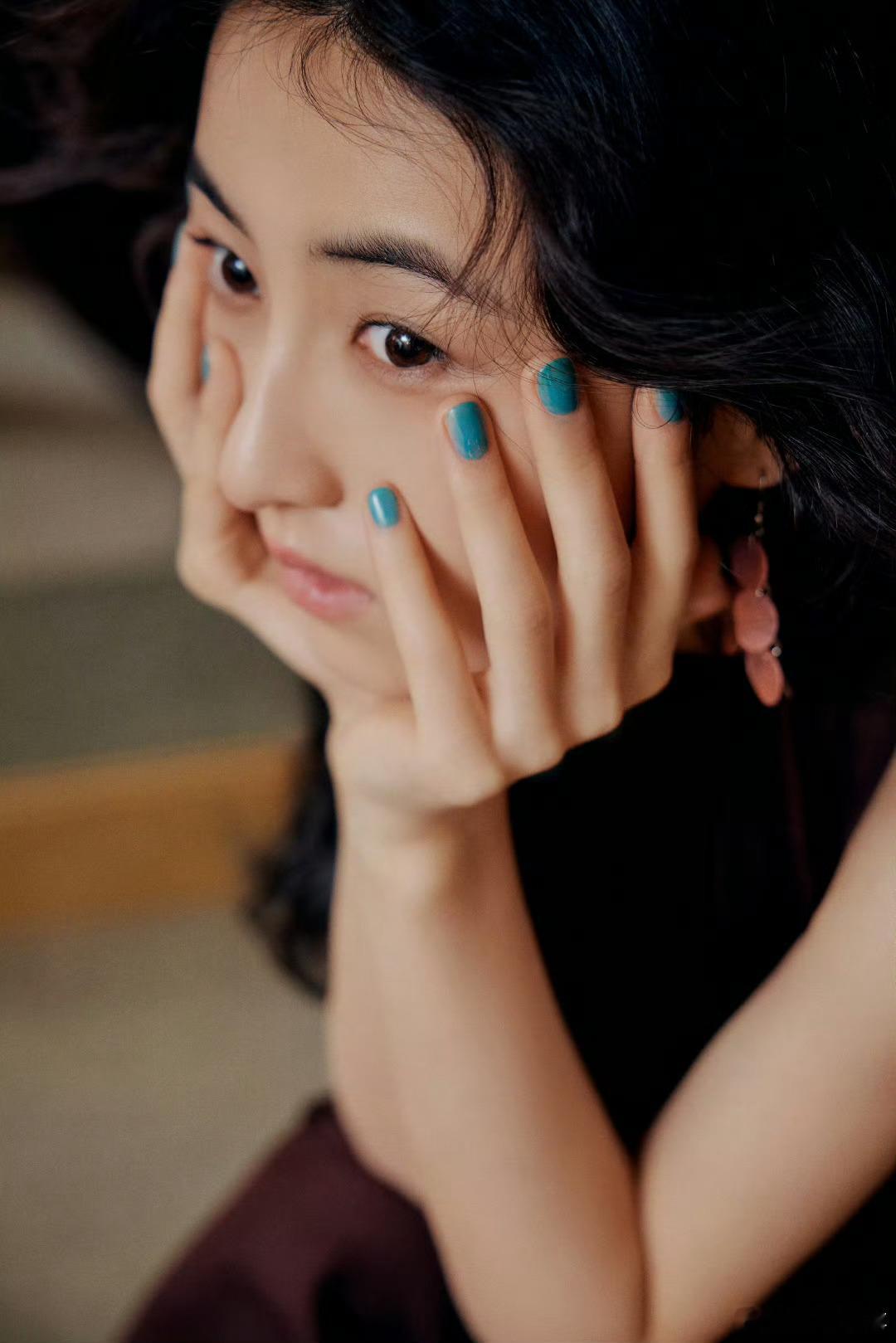 张子枫脸和身材各长各的从邻家女孩到高级脸：张子枫的蜕变之路与“后流量时代”的演员