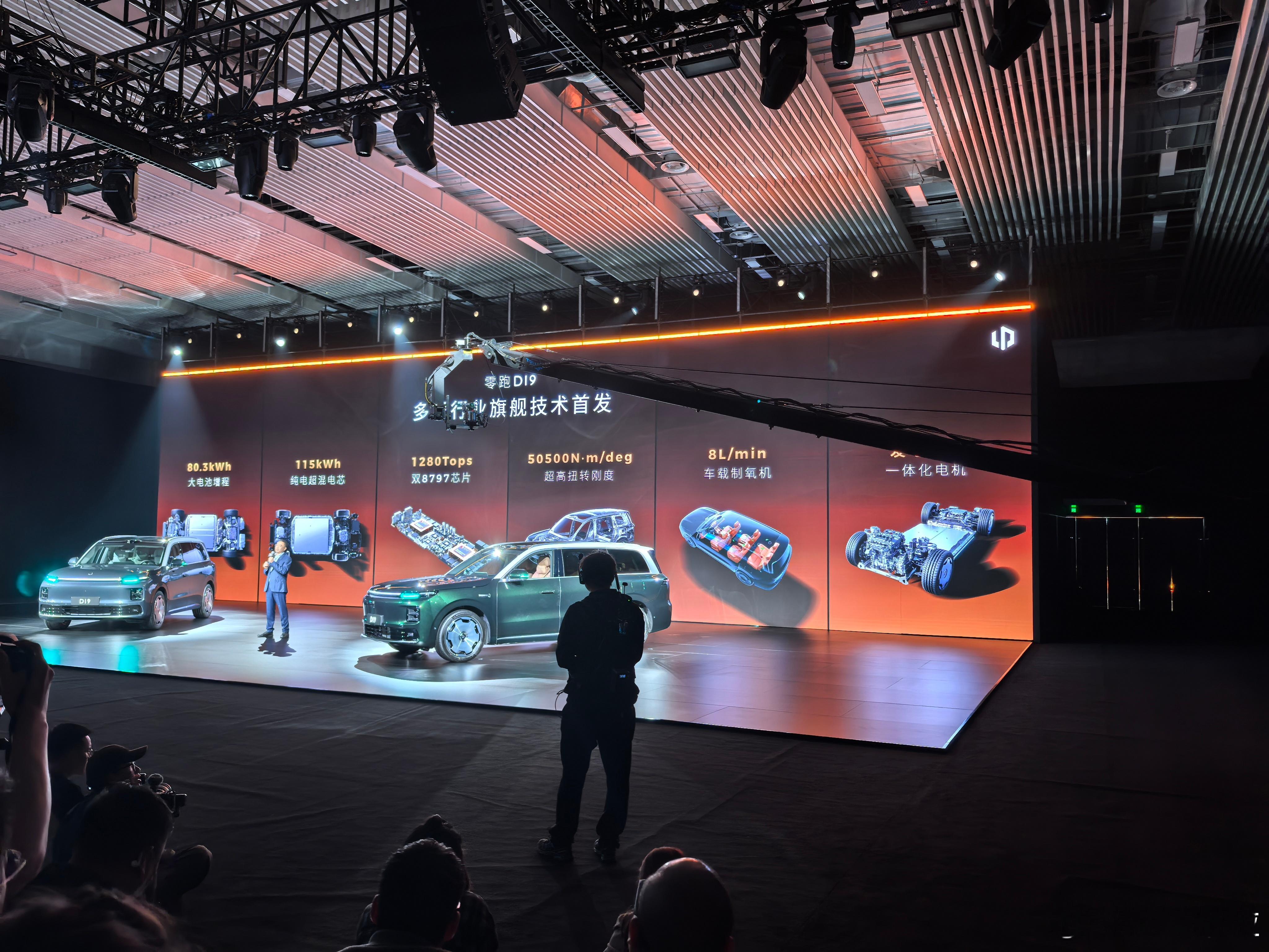 终于等到零跑D19正式上市！21.98万起的价格，直接把大型旗舰SUV的门槛砸穿