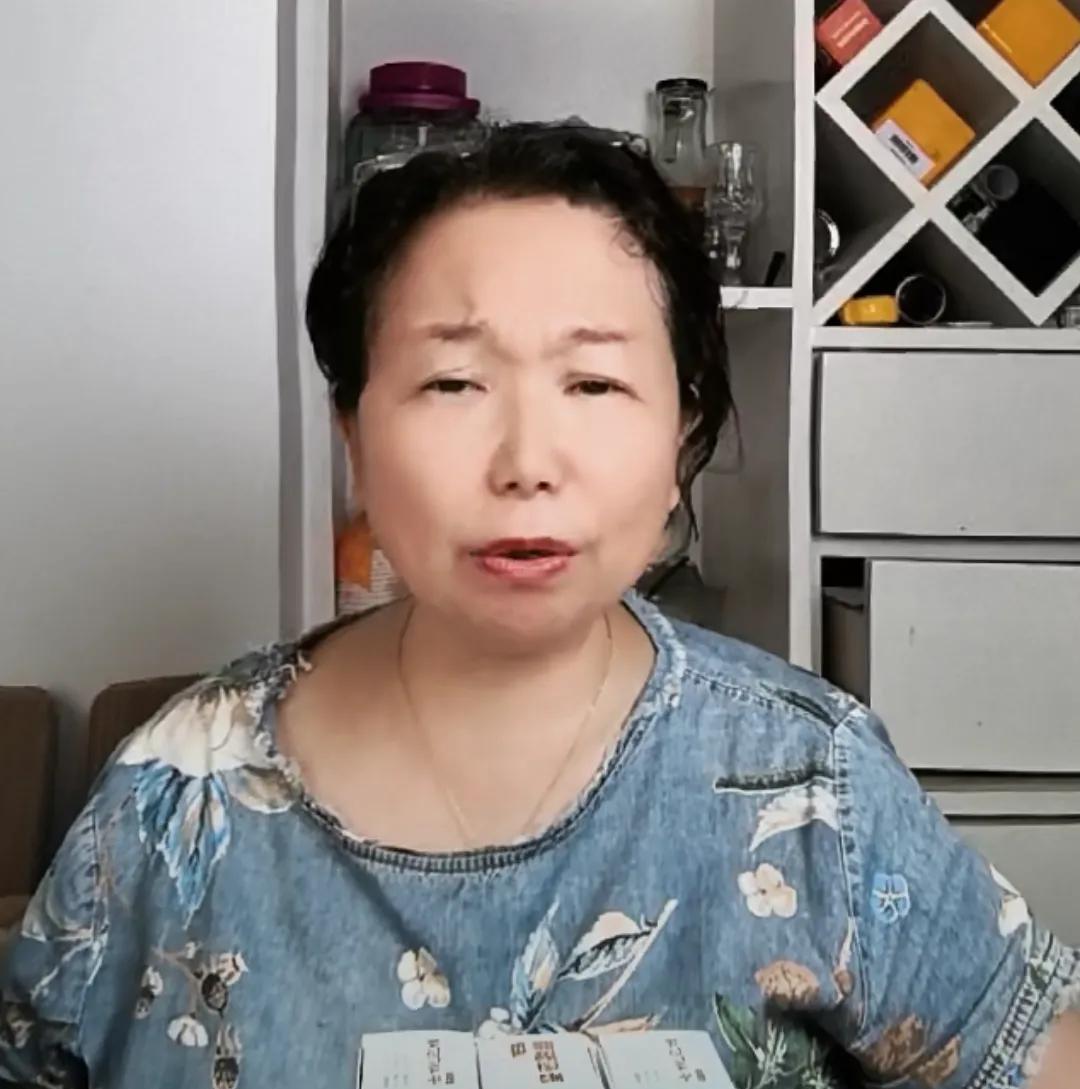 杜大娘今天坚决否认自己有大三阳，说如果自己有大三阳，就甘愿赔10万！大娘说：