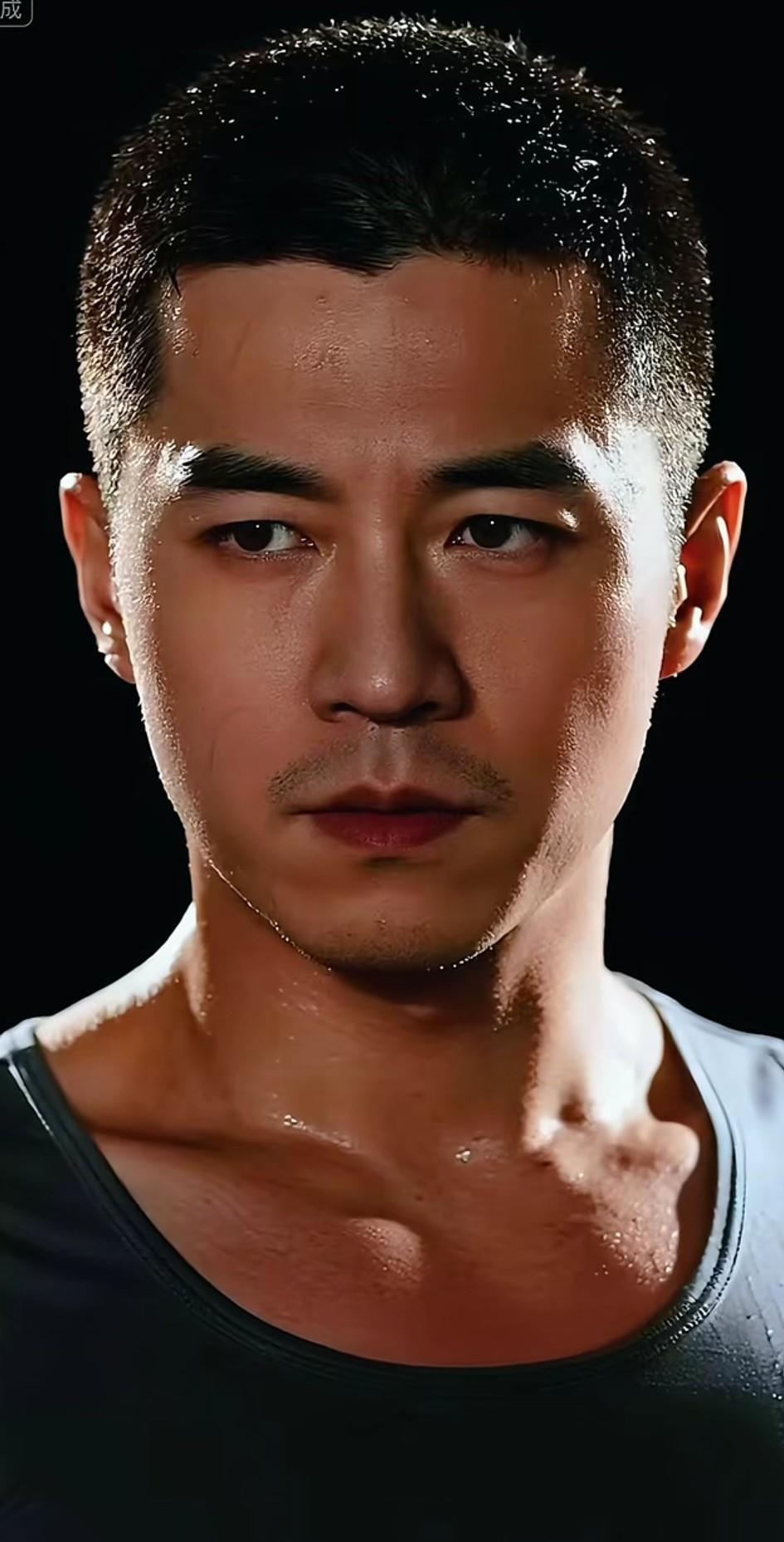 越有男人味的男人越招人稀罕，为啥强壮男人更有魅力，大家都喜欢那种长相粗犷的，成熟