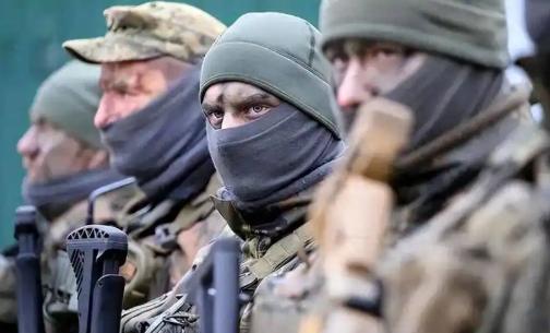 俄军在顿涅茨克清理战场时，越扫心里越凉。满地横陈的尸体里，几乎见不到乌克兰本地人