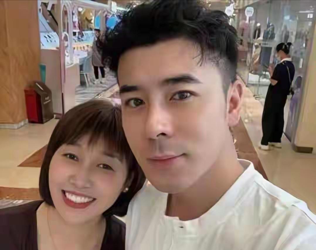 20岁打工小伙邂逅30岁富婆热烈追求，婚后妻子患肺癌晚期，他卖房守护，不离不弃