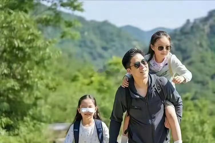 郭晶晶在社交平台晒出假期vlog，大大方方晒出儿女，也只能是霍家了！