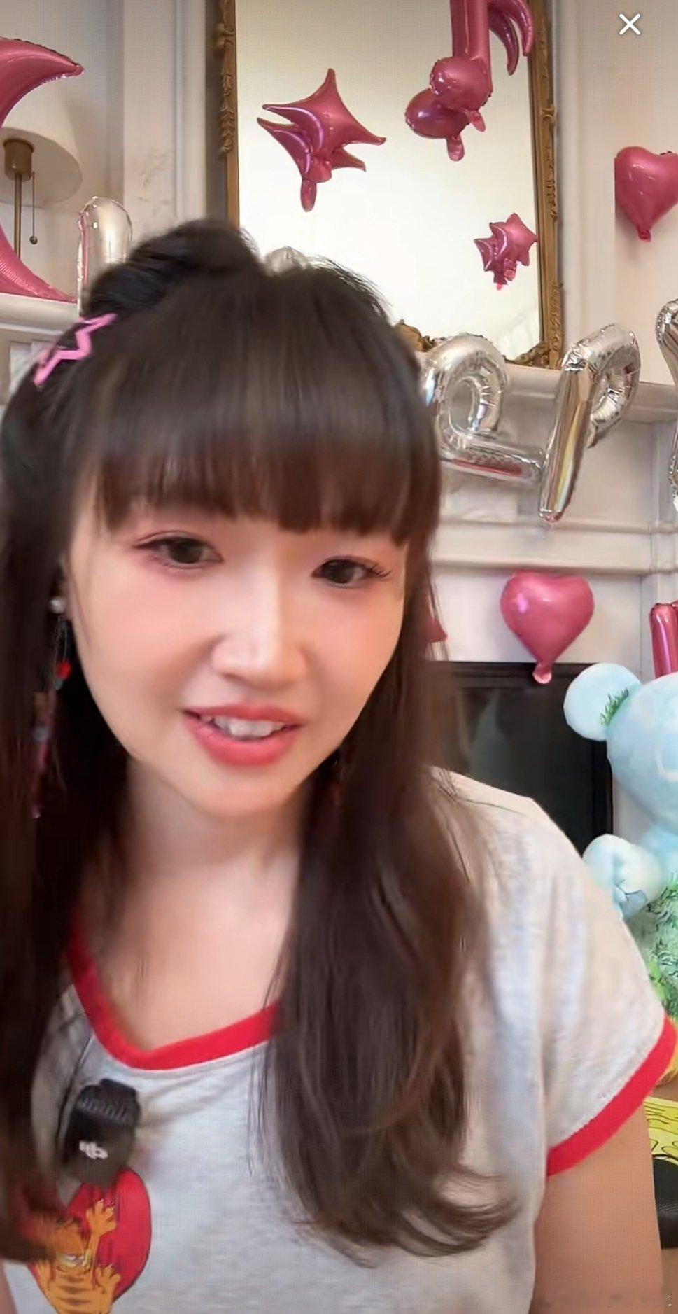刷到麦琳直播，她是真的瘦了好多诶，没开美颜脸这么小😳​​​