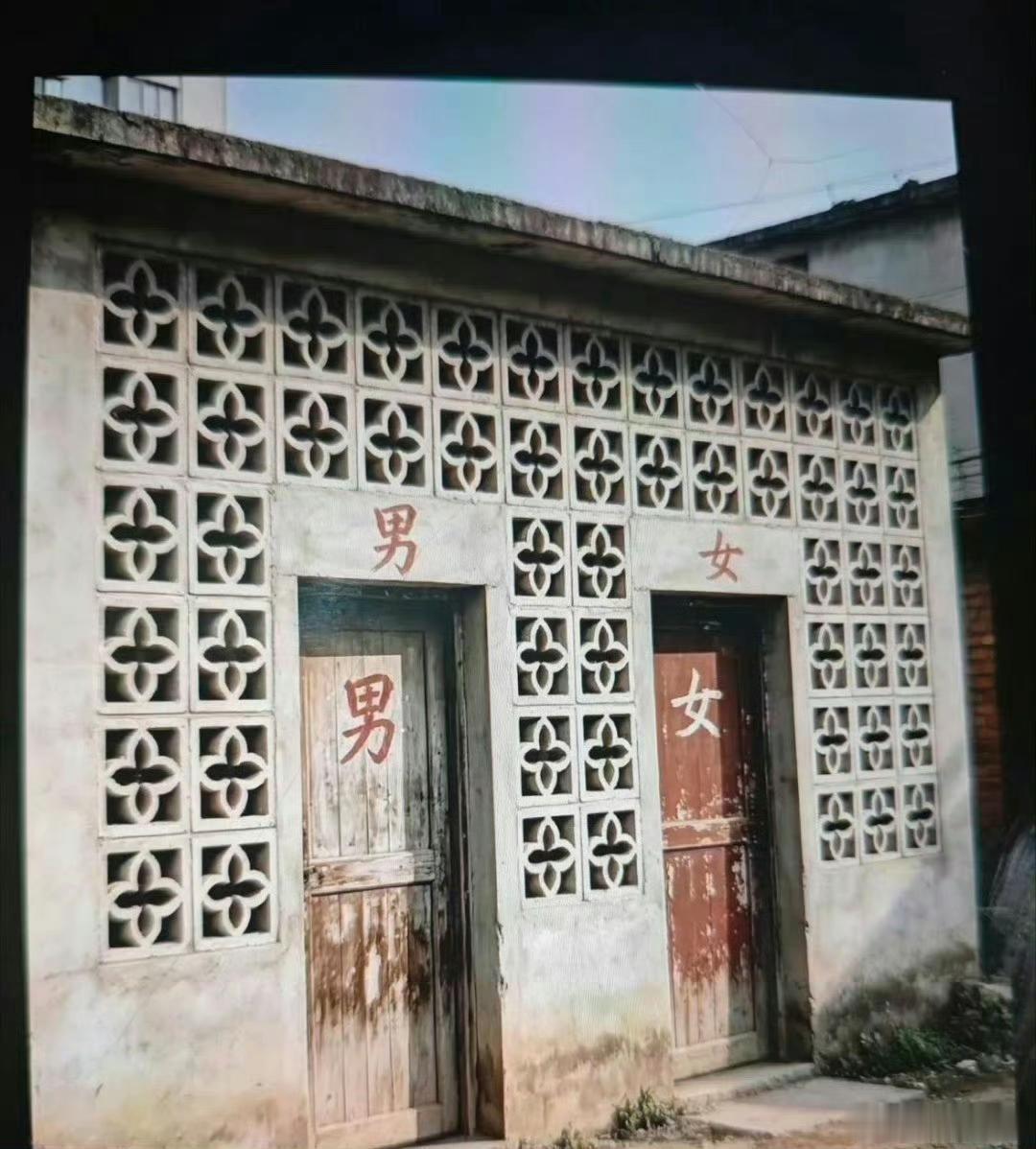这是LV的版权图案呀，应该查封厕所，你们都憋着。​​​