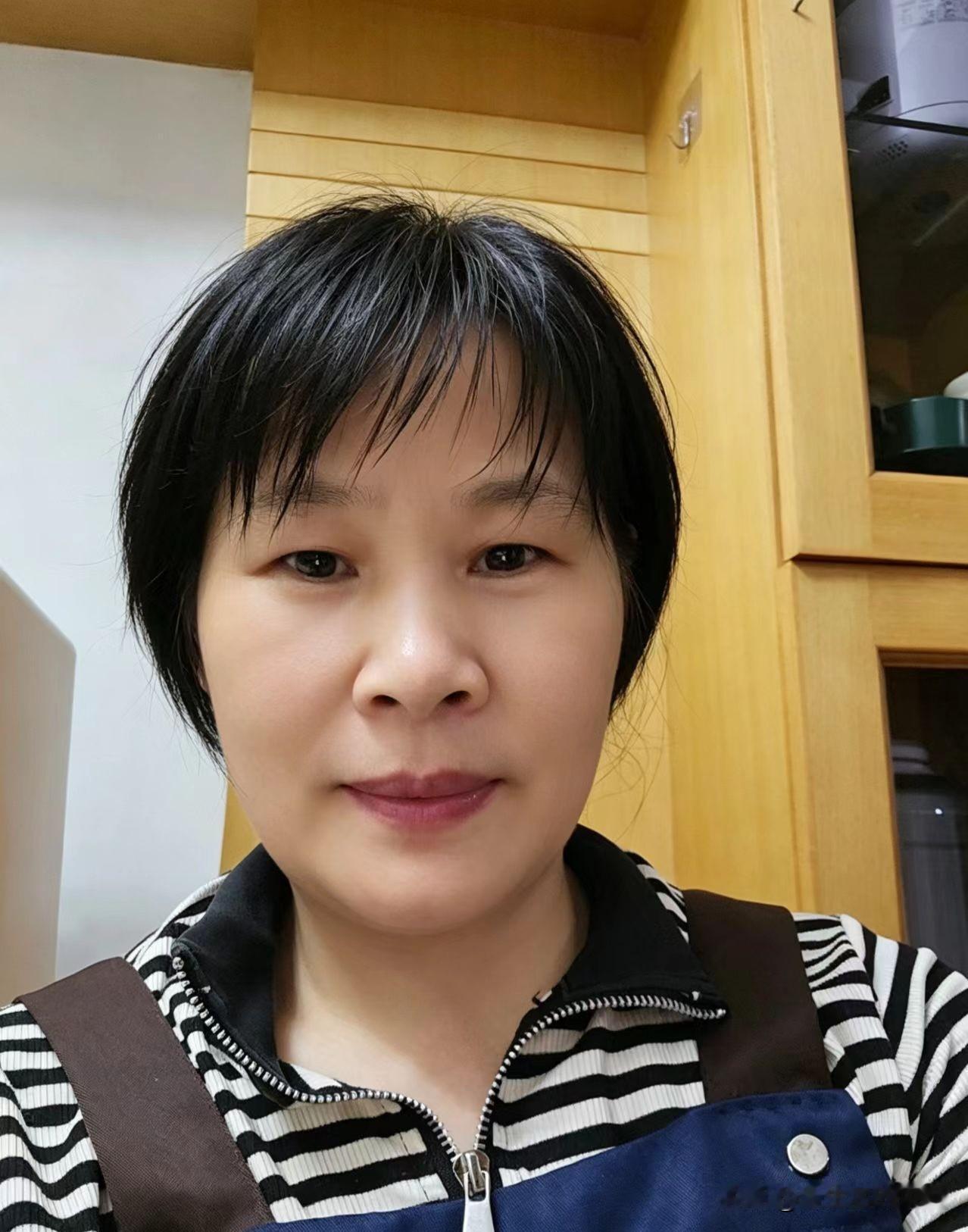 我认为不喜欢我是一名家政钟点工，我不太喜欢夏天，反而喜欢冬天，为什么？听我聊
