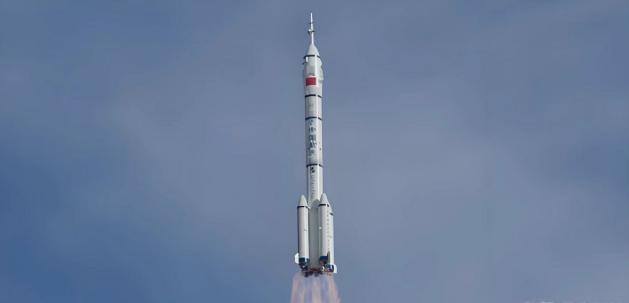 国内传来两个消息，国内还没啥反应，国外已经炸锅。一个消息：神舟二十号被撞出裂纹，