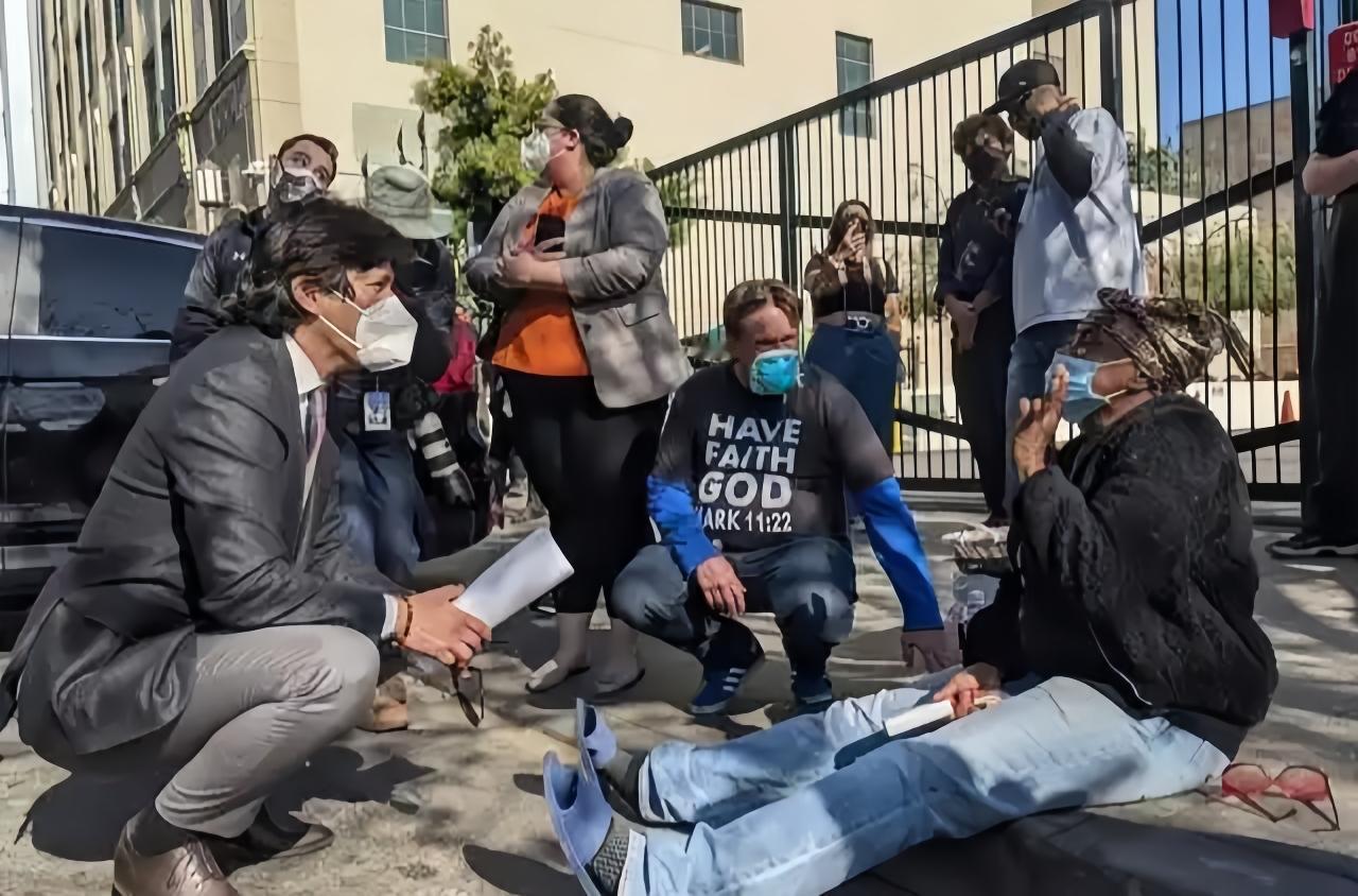 死亡螺旋，美国的斩杀线真正可怕的是：瞄准目标80%人群。弱肉强食的美国，洛杉