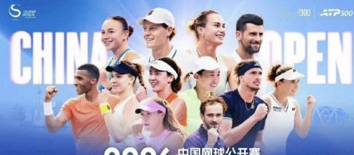 中网海报郑钦文从缺席到C位一周前没海报，一周后站C位。从121位到52位，从资