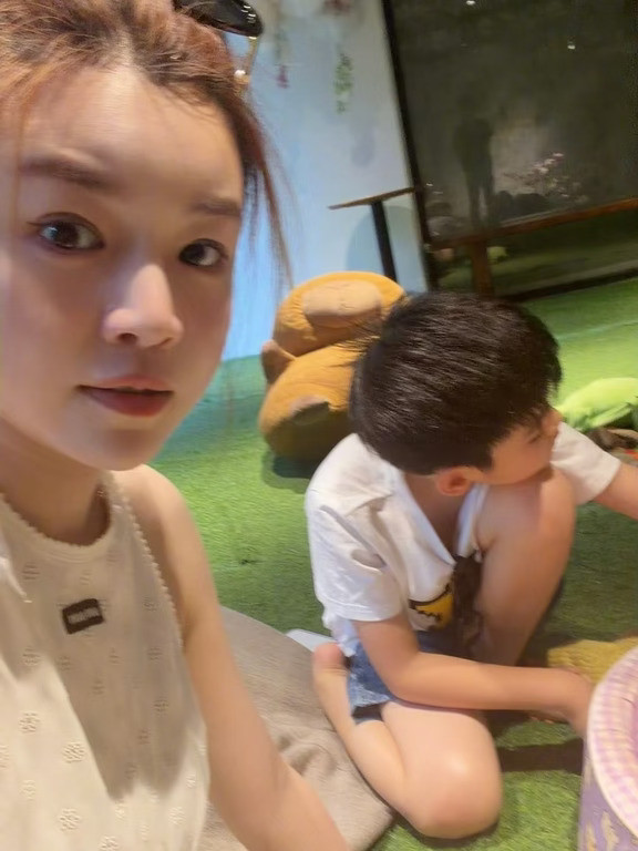 陈妍希直言生活离不开小星星，依旧黏他‼️