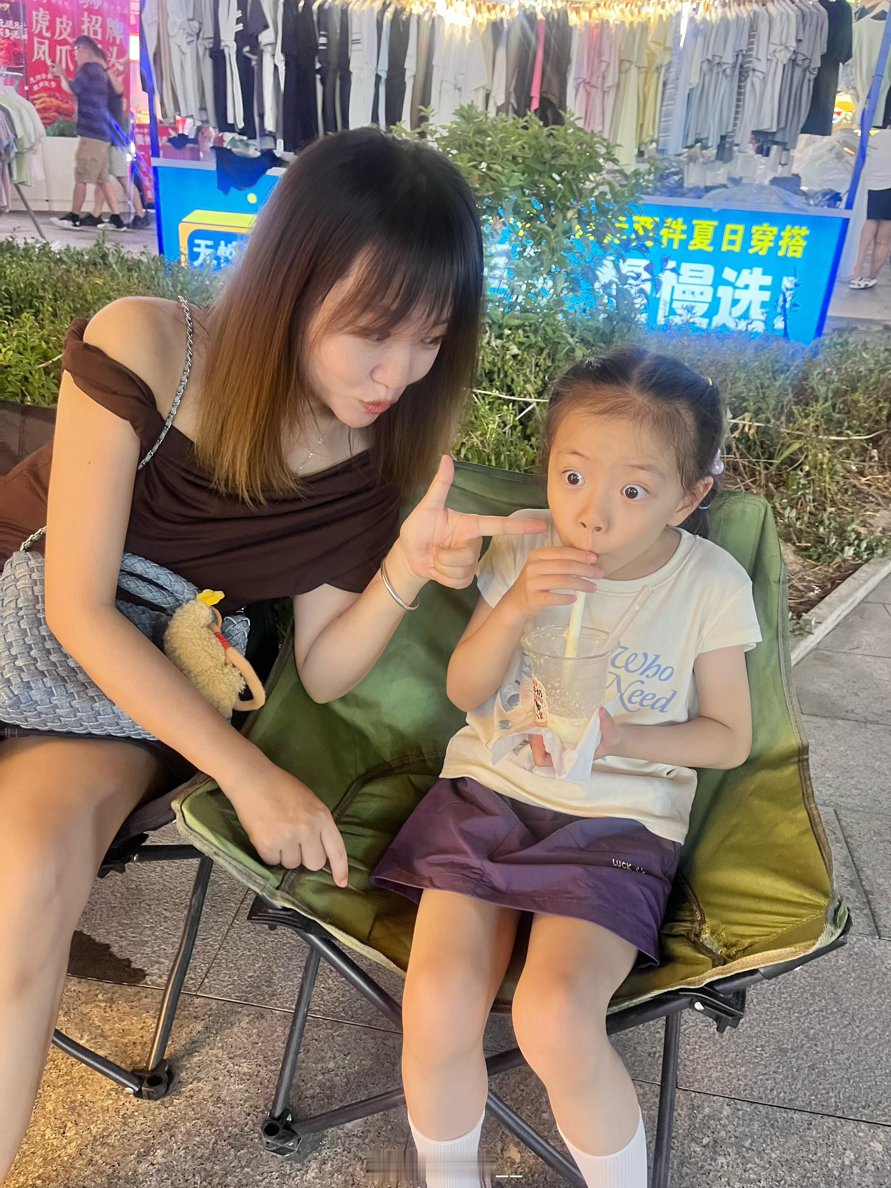 现在出来玩都是在晚上了