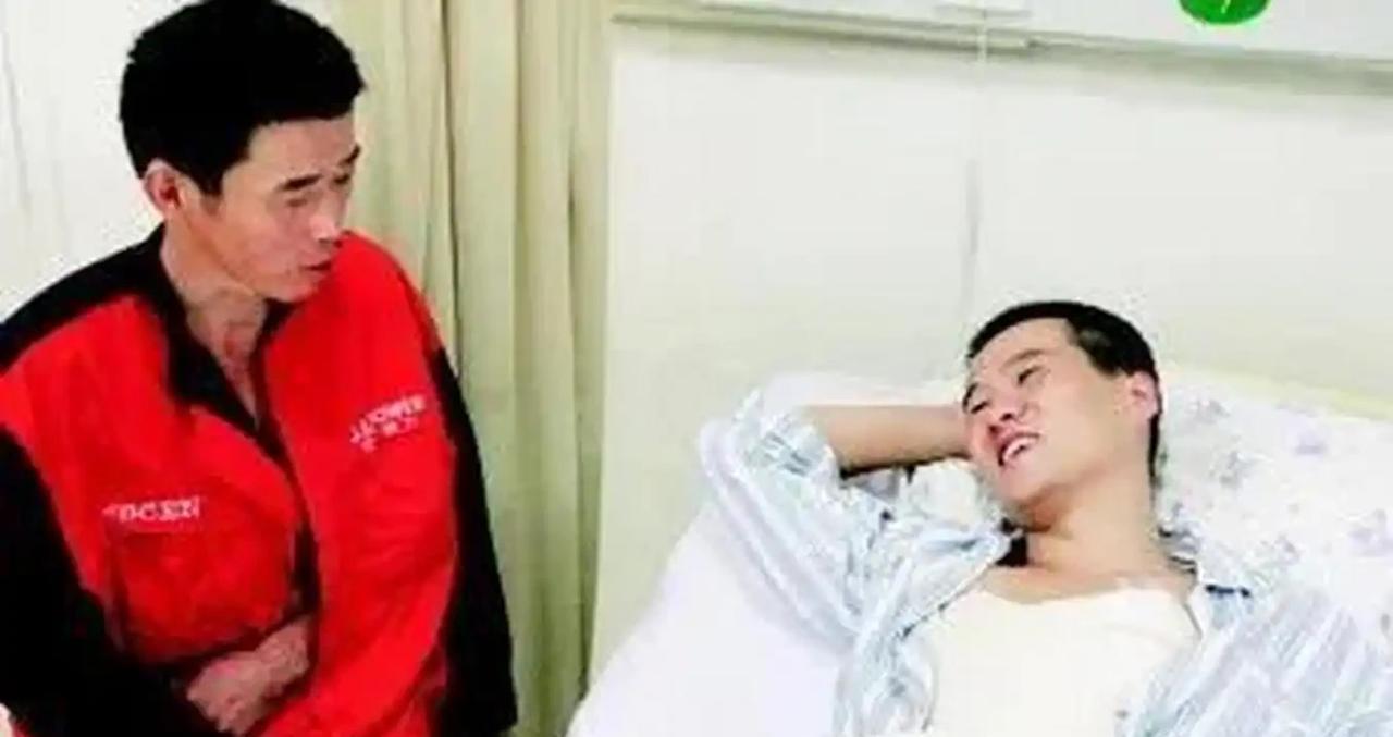 2012年，沈阳一怀孕8个月孕妇，路过街头时，与一男子发生口角，突然，男子竟拿出