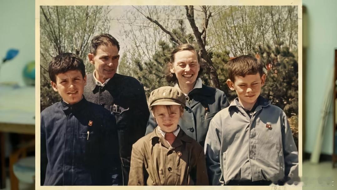 在中国现代史上，有这样一个特殊的家庭：一对美国夫妇，在二十世纪四十年代末远渡重洋