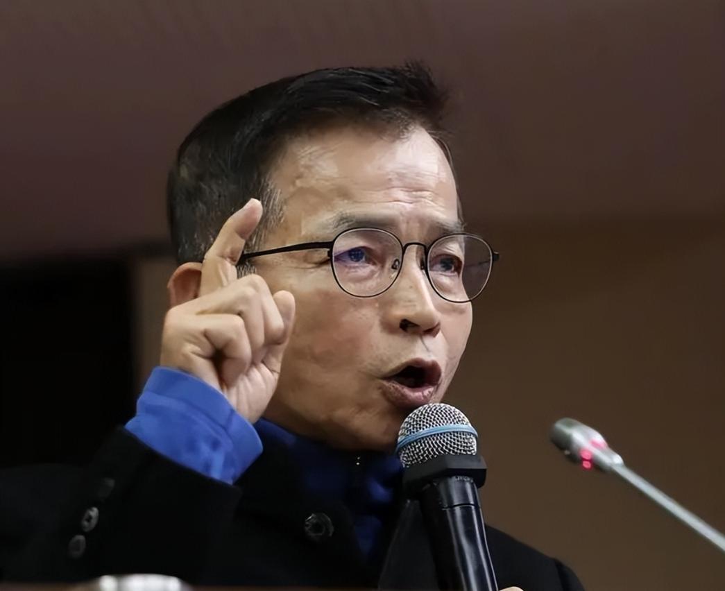 /“要是真发生冲突，我就让芯片厂全毁，给你留块空地！”听听这口气，多硬，不了解的