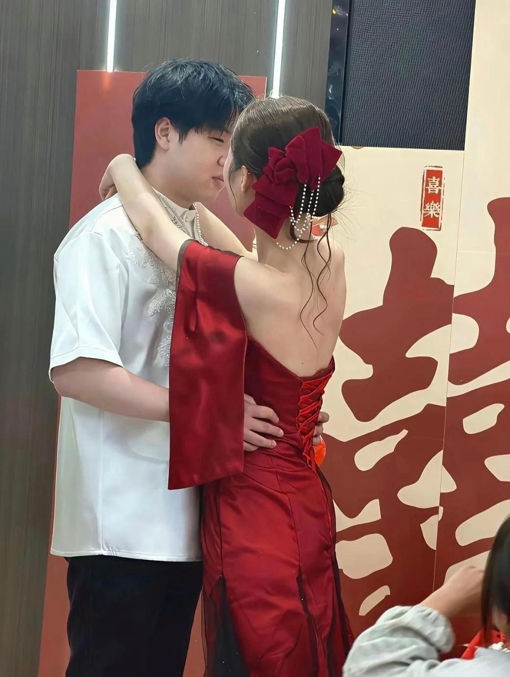 不懂就问，订完婚可以同居了没有？
