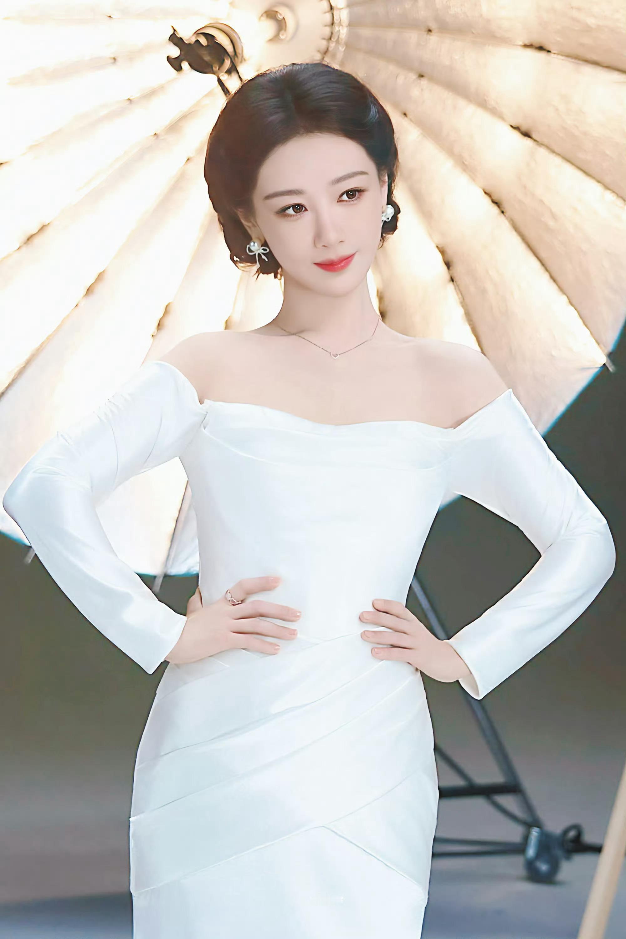 杨紫玉兰花开君再来💜杨紫董竹君我知道你也在向我靠近，星河万顷都是我的见面礼