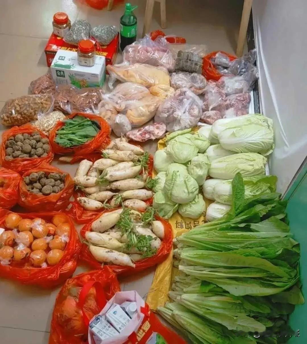 图一丈母娘的爱，图二亲妈的心意，你觉得哪边更有爱[笑着哭]