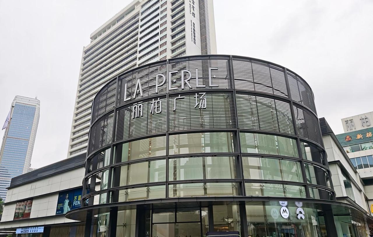 广州初代顶奢商场丽柏要重新招商了，心里有点不是滋味。15年前这里可是顶流，LV、