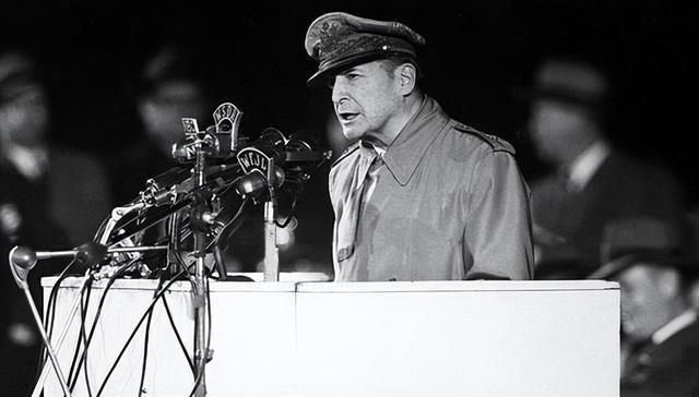 1962年，年过八旬的麦克阿瑟突然听到了一个让人震惊的消息：印度跟中国开战了，得