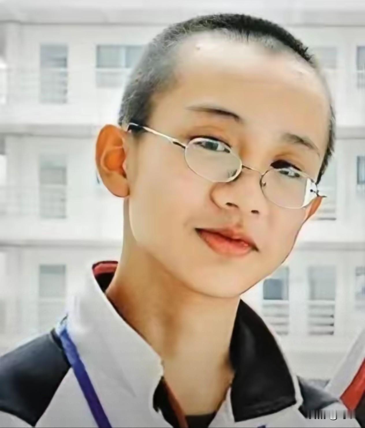 22岁两登《自然》！物理天才曹原：我是中国人，科研初心从未改11岁的曹原蹲