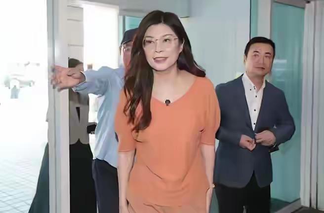 大佬们集体不来反而帮了郑丽文正好看清谁是真兄弟谁是白眼狼!国民党全代