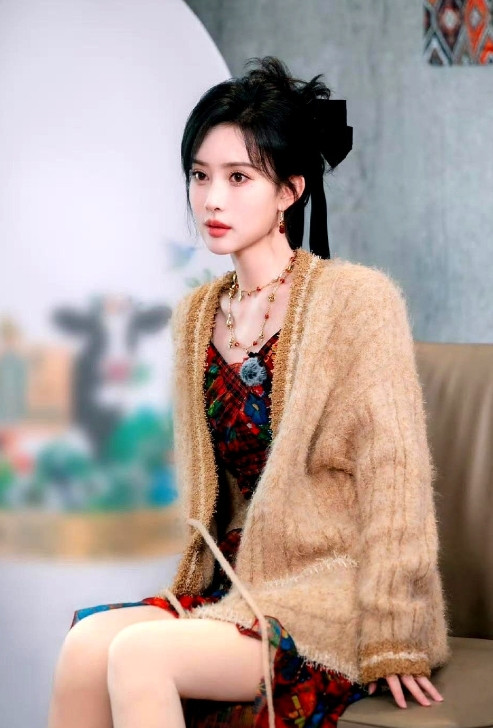 一觉睡醒孟子义开心的躲被窝乐坏了不是因为她的演技，甚至比和李昀锐公布恋情