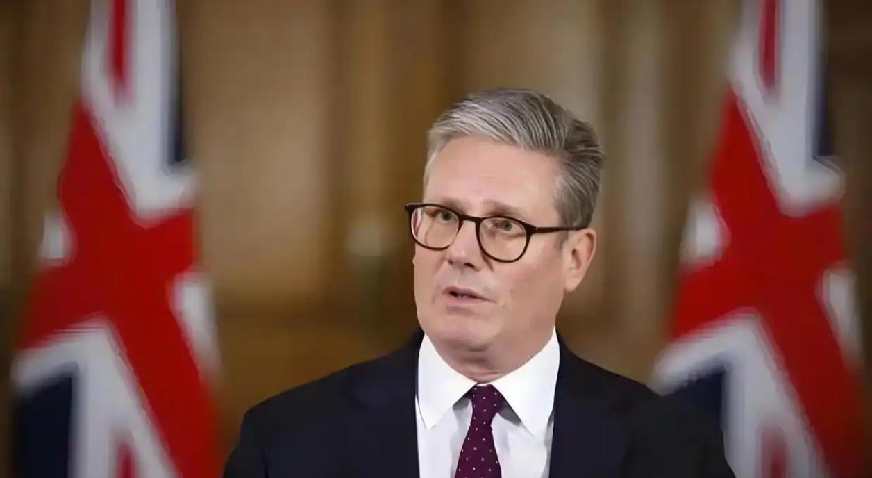 一会儿辟谣一会儿辞职，斯塔默到底走不走？英国首相去留上演“罗生门”当地时间6