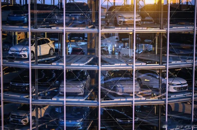 【德国出口停滞不前，对美对华出口下滑】[难道不是“产能过剩”？]（法新社）德国官