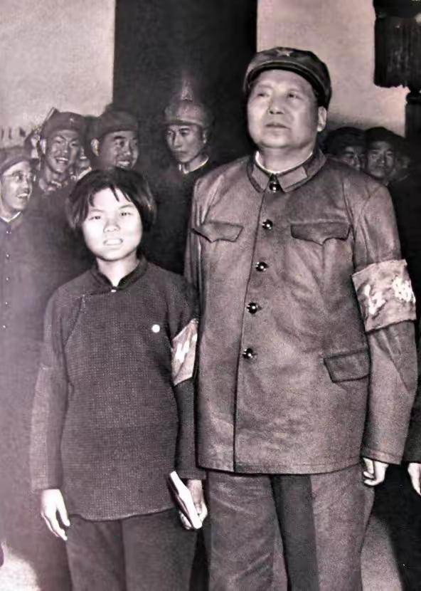 1966年9月15日，经周恩来总理同意，焦裕禄同志的二女儿焦守云被安排上了天安门