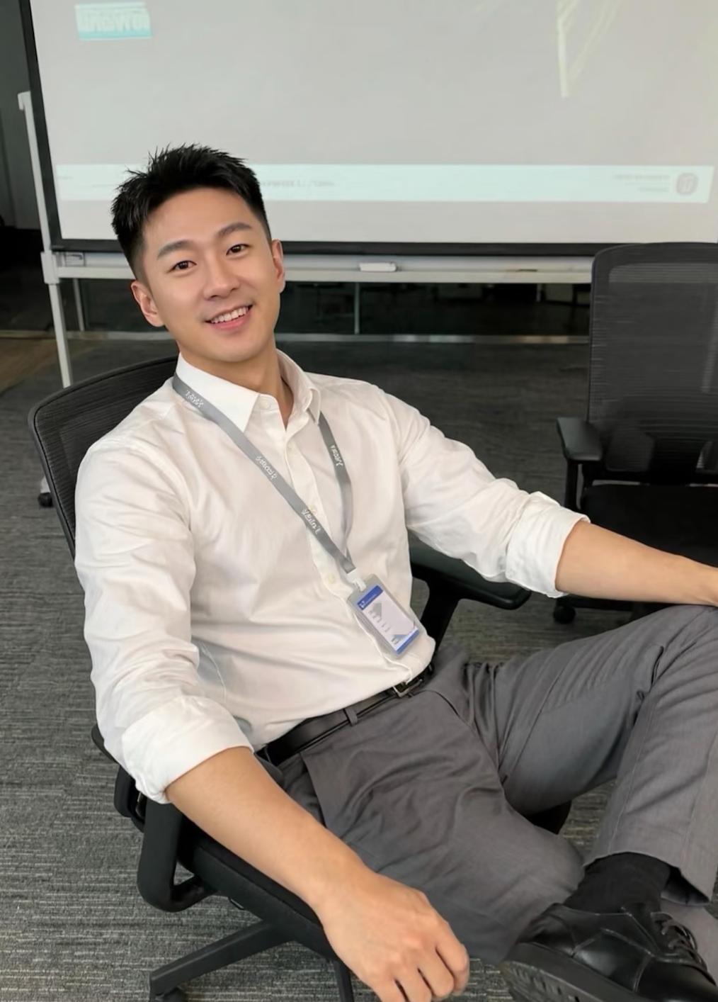 这新员工未免也太“懂事”了吧我在这家公司干了6年，每月工资1万2，至今还是个