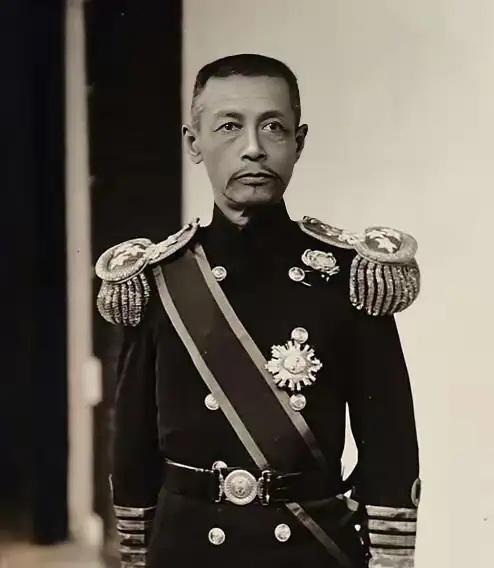 1951年，93岁高龄的前清朝海军总司令萨镇冰在得知志愿军成功击退美军、攻克韩国