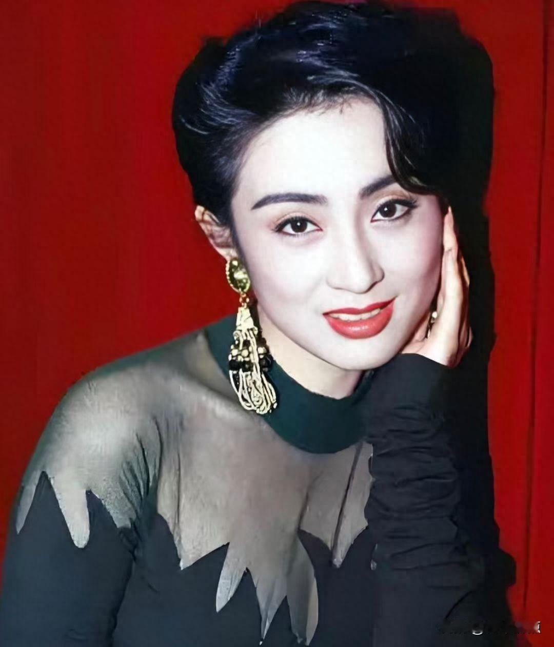 张敏没消失，只是港片没了，她还能演给谁看。最近翻到张敏2024年在清迈接受《南