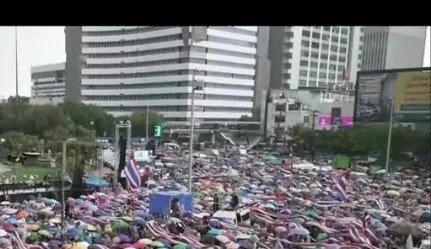 我的知识到期啦！快来了解新消息泰国女总理这次真悬了！外面