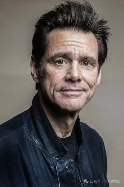 金凯瑞出席颁奖典礼，被网友怀疑医美过度