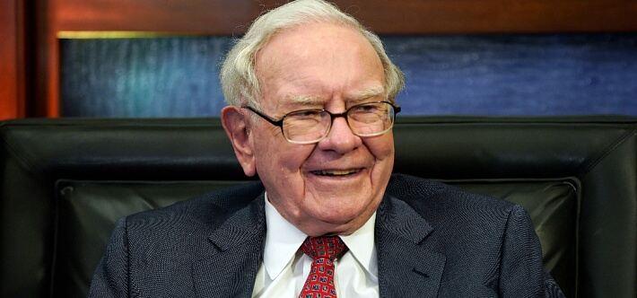 巴菲特发谢幕信说活到95是幸运，这话真有深意。95岁，那可是经历了多少风雨啊。巴