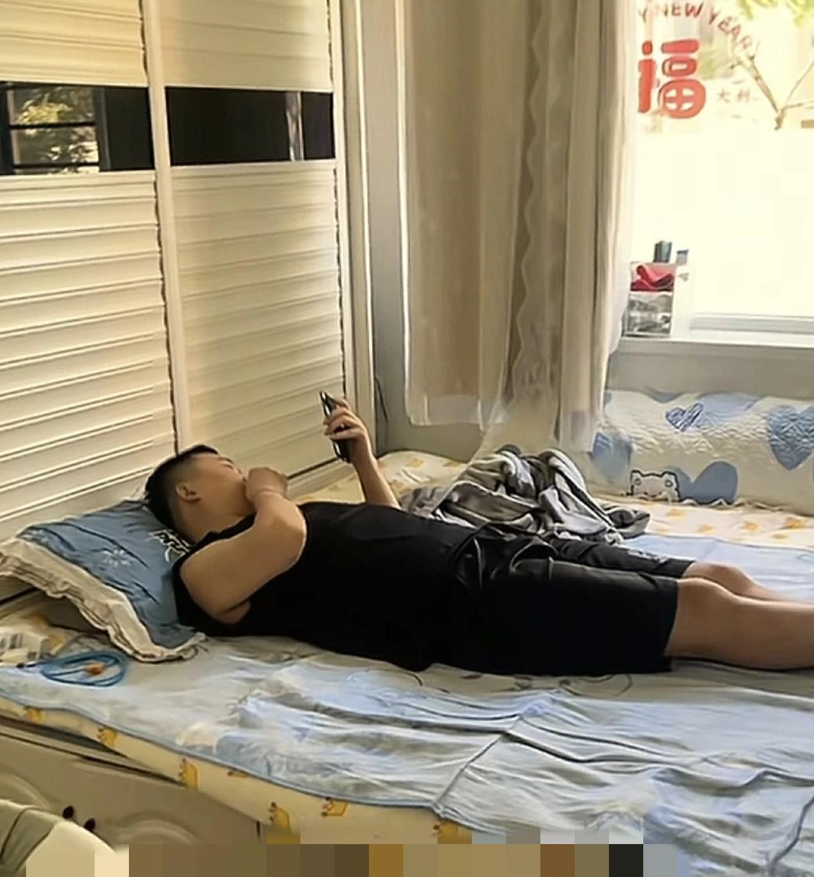 人到中年，最大的心酸，不是失业后的身无分文，而是你扛着落差熬低谷时，身边