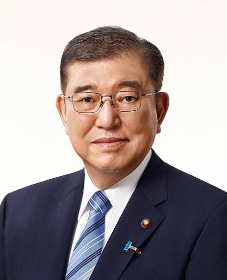 石破茂捅破日本焦虑真相：不是中国太强，是日本太不服气高市早苗的执政蜜月期，才半