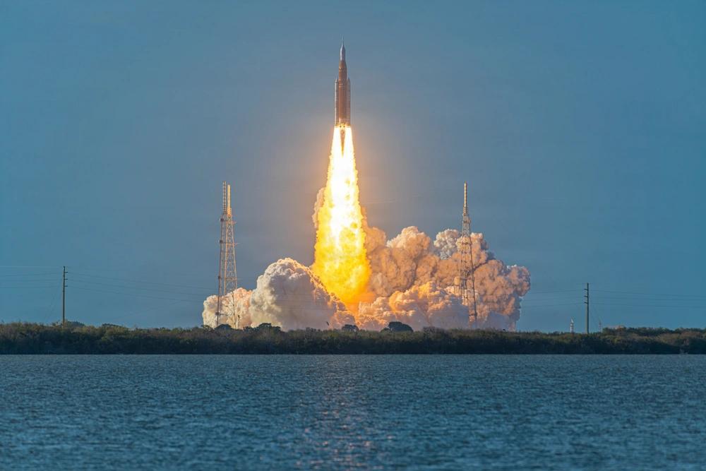 【口气不小！NASA计划10年登月约70次，并建月球基地】NASA准备在未来