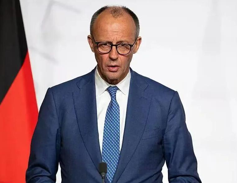 最近德国彻底乱了，一条新规一出台，直接把民众惹炸了，吐槽声、怒骂声铺天盖地，还有