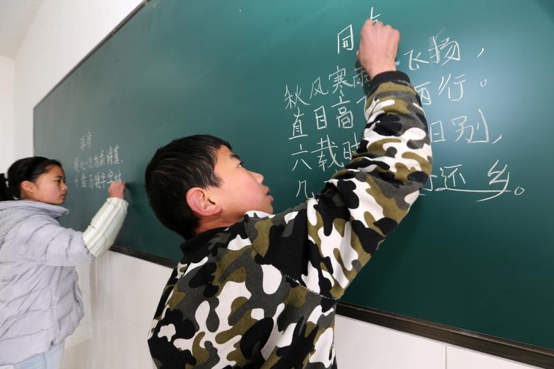 昨天，听了2节青年教师的公开课，真的感觉，新教师需要提升的空间实在是太大了。第