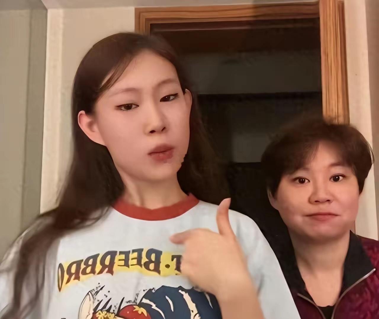 自从跨年晚会翻车之后，沈佳润的口碑一跌再跌，而小沈阳依然没有放弃托举她。