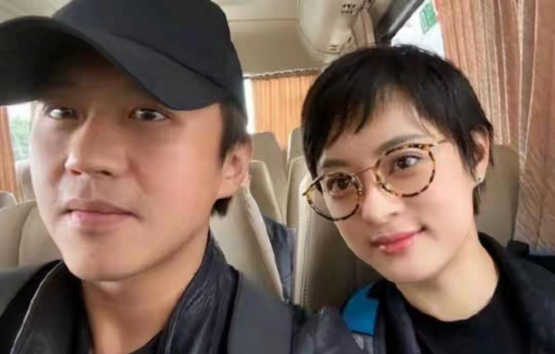 这下是真的了。邓超和孙俪官宣了，官宣了！大家请放心啊，他们两个人官宣离婚是不